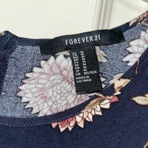 Nice dressy flower shirt. It has a zipper in the back.